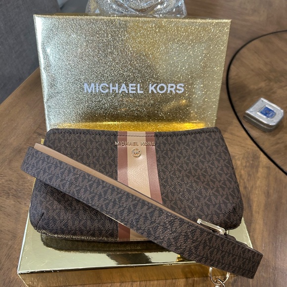 Michael Kors Brown and Tan Belt Bag Leather Adjustable, New In Sparkly Giftbox. - Picture 5 of 10